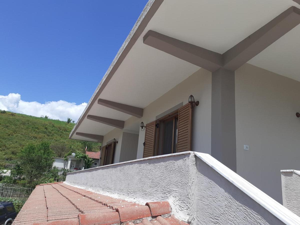 Kanushi House Gjirokastër Esterno foto